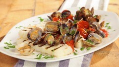 Polenta bianca con sautè di vongole