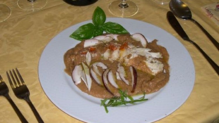 Crema di fagioli con aragosta, basilico e porcini
