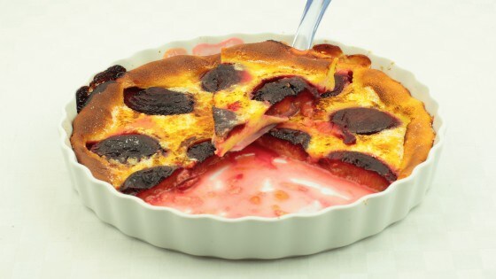 Clafoutis alle susine giganti
