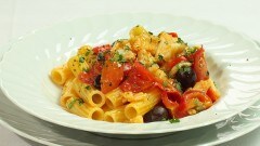 Rigatoni alla puttanesca con baccalà