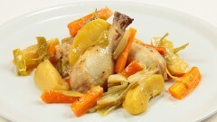 Cosce di pollo con mele e verdure