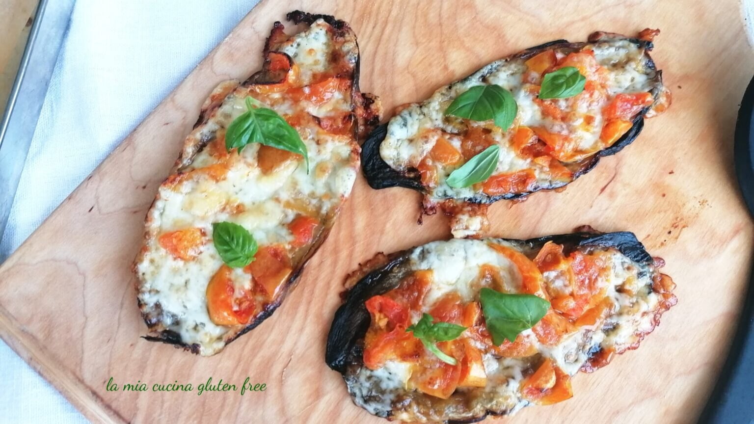 Melanzane al forno facilissime con pomodorini e mozzarella
