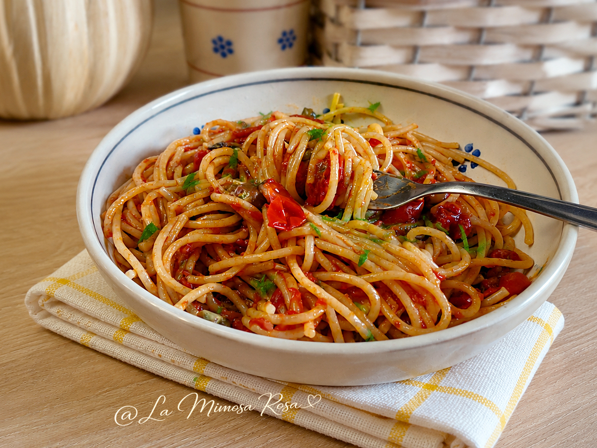 Spaghetti aglio olio peperoncino e pomodorini freschi: ricetta facile in 10 minuti