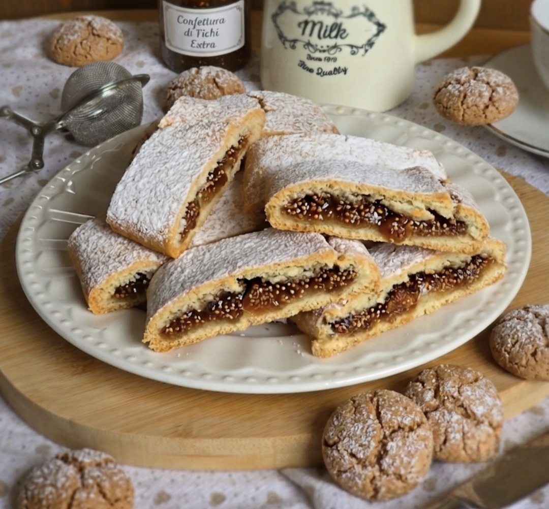 Biscotti arrotolati con amaretti