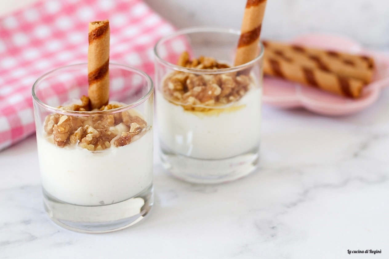 Mousse di Yogurt Greco al Miele e Noci
