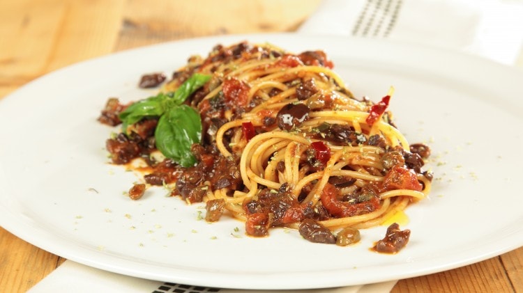 Spaghetti in salsa eoliana
