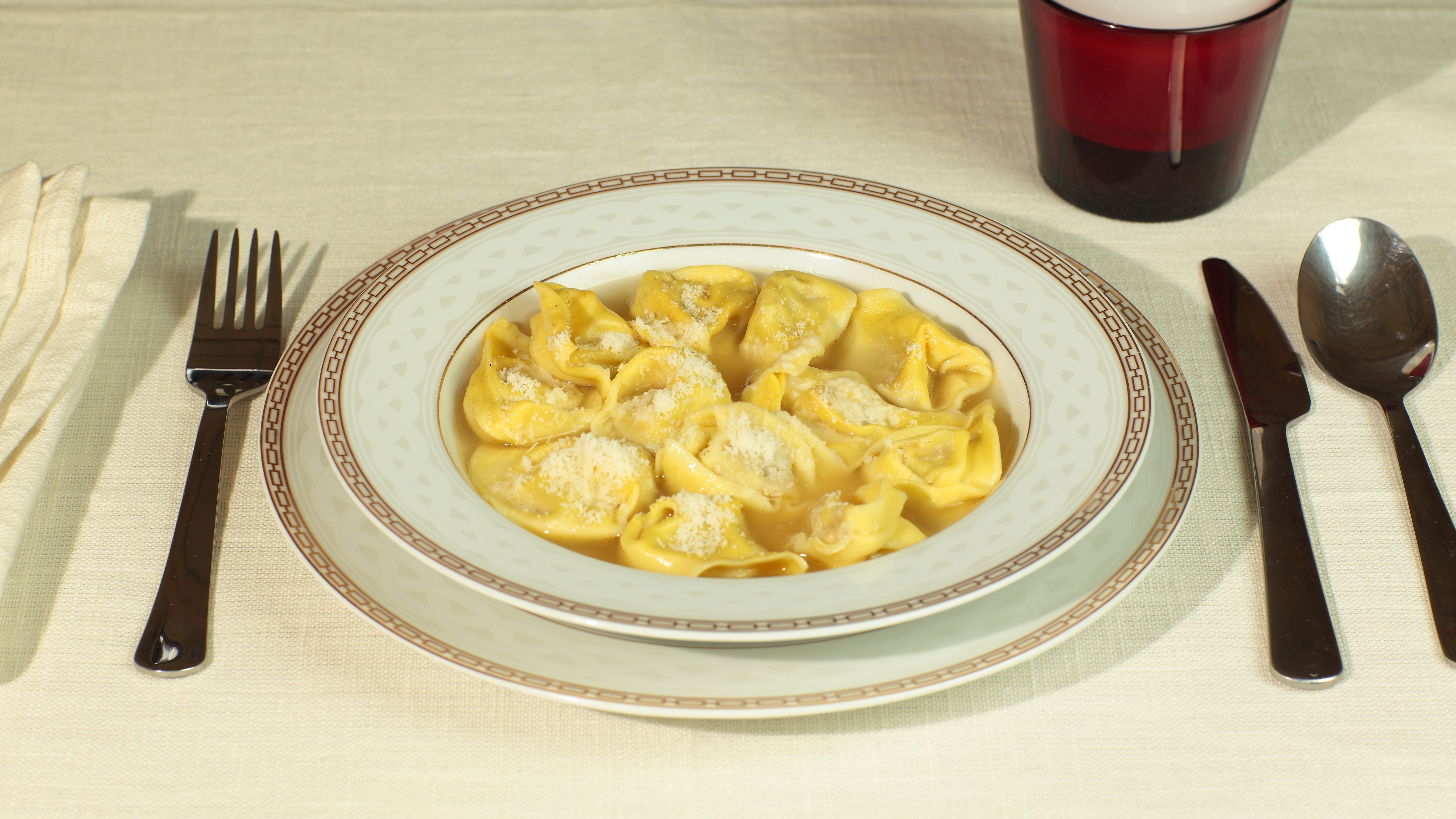 Veri tortellini bolognesi da fare in casa per il pranzo di Natale