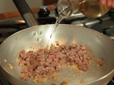 Salsiccia al vino rosso