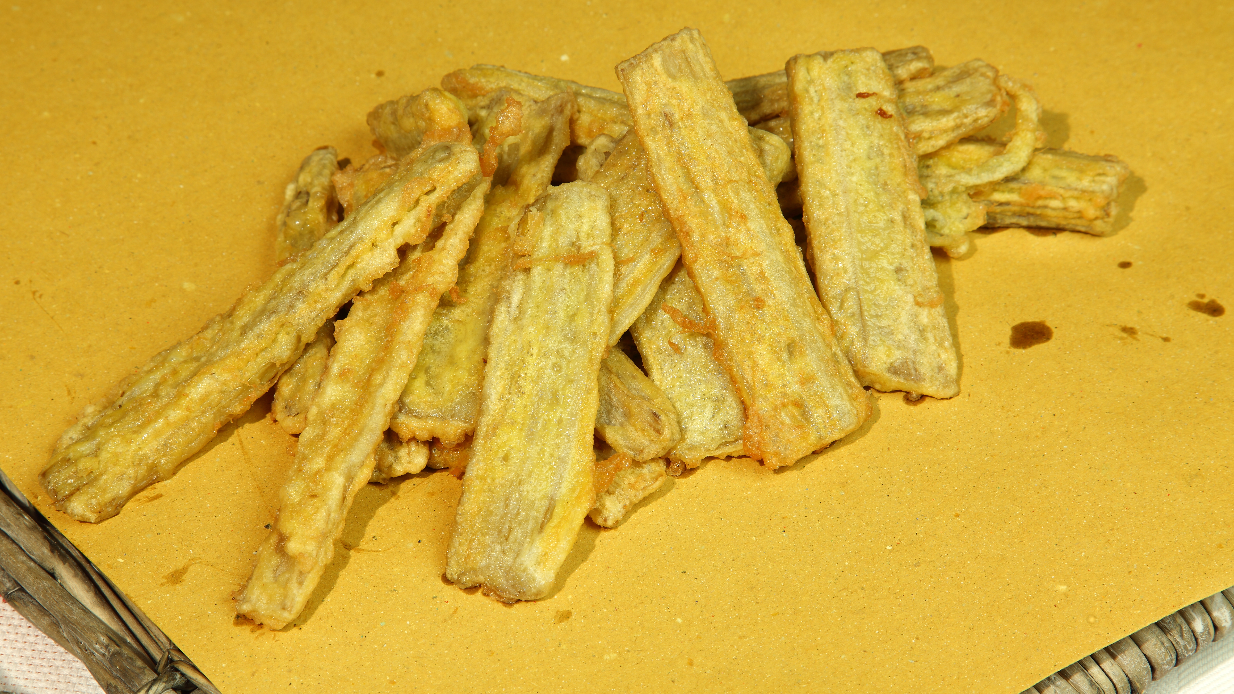 Cardo in brodo ricetta economica | Cookaround