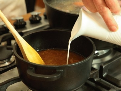 Cosce di tacchino al forno con cipolle