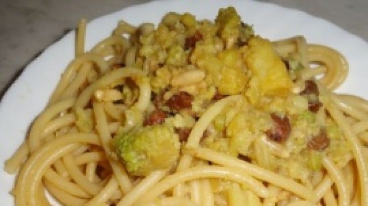 Bucatini con broccolo alla siciliana