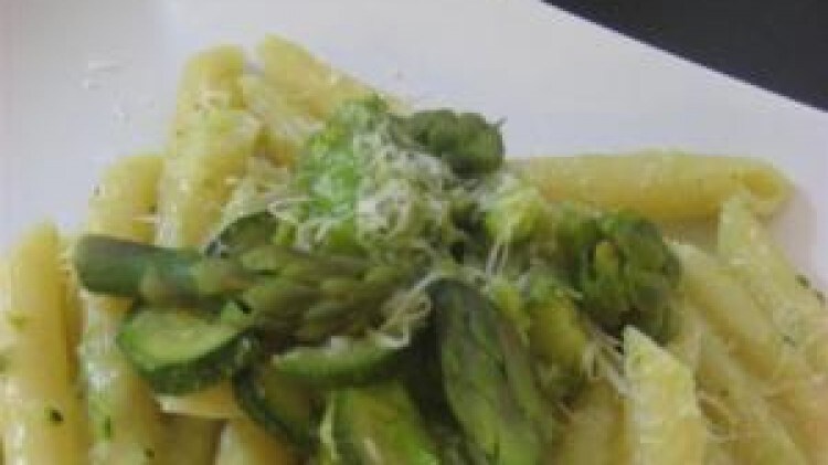 Pasta con asparagi semplice