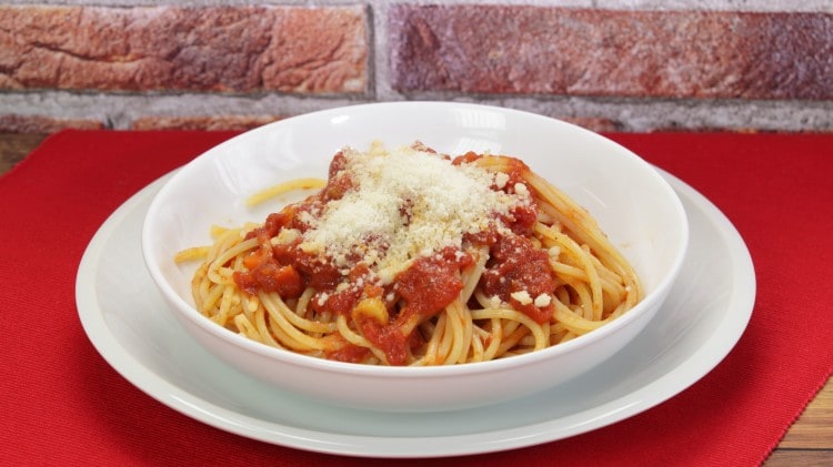 Spaghetti con salsa al pomodoro classica