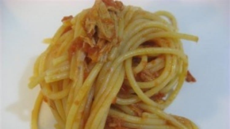 Spaghetti con tonno di cdarco