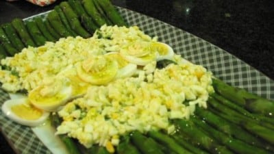 Antipasto di asparagi e uova sode