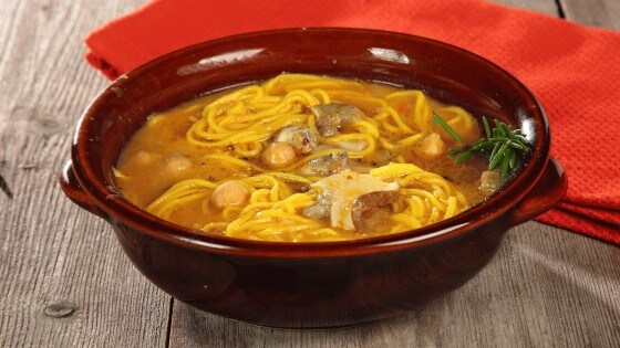Minestra di ceci con funghi e tagliolini