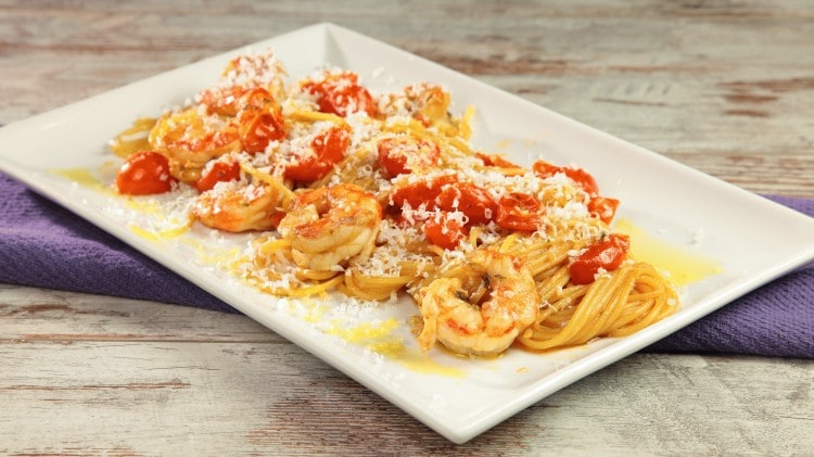 Spaghetti pomodorini gamberi e ricotta salata