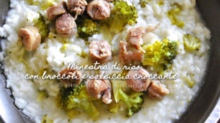 Minestra di riso con salsiccia croccante e broccoli