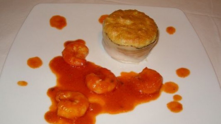 Sformatini di castagne avvolti in lardo di colonnata con umido di code di gamberi
