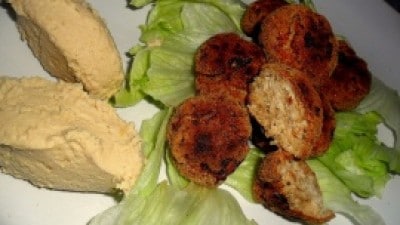 Crocchette di pollo e hummus