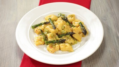 Gnocchi al salmone con asparagi