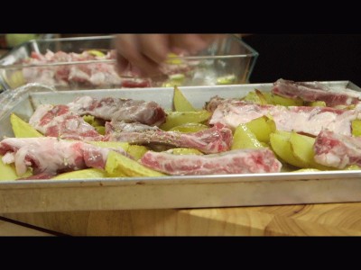 Rosticciana al limone e origano con patate | Cookaround