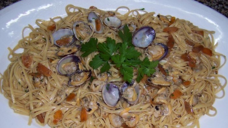 Linguine alle arselle e scaglie di bottarga