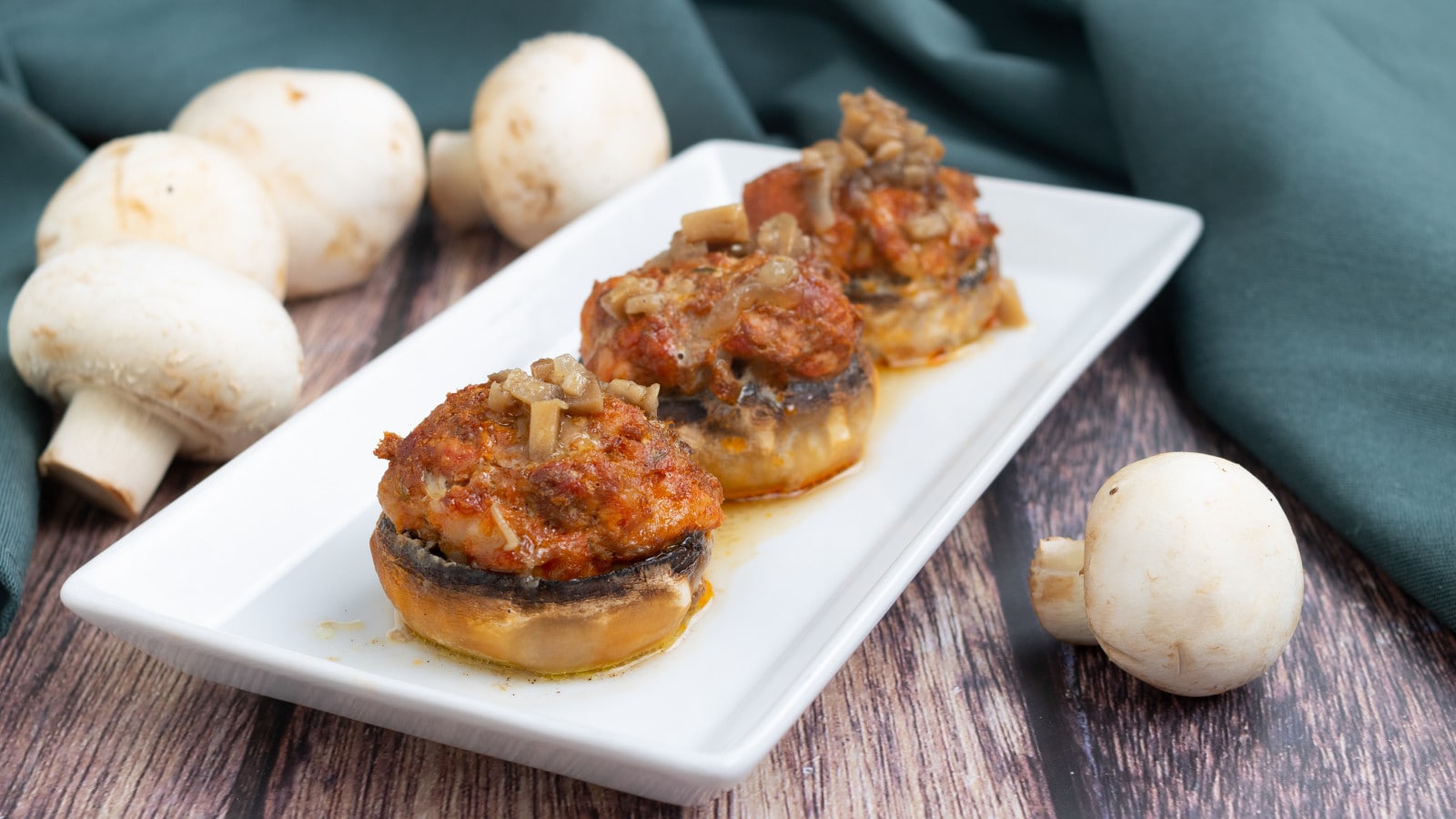 Funghi ripieni di salsiccia