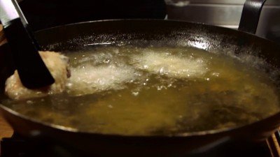 Alette di pollo fritte con salsa all'aceto | Cookaround