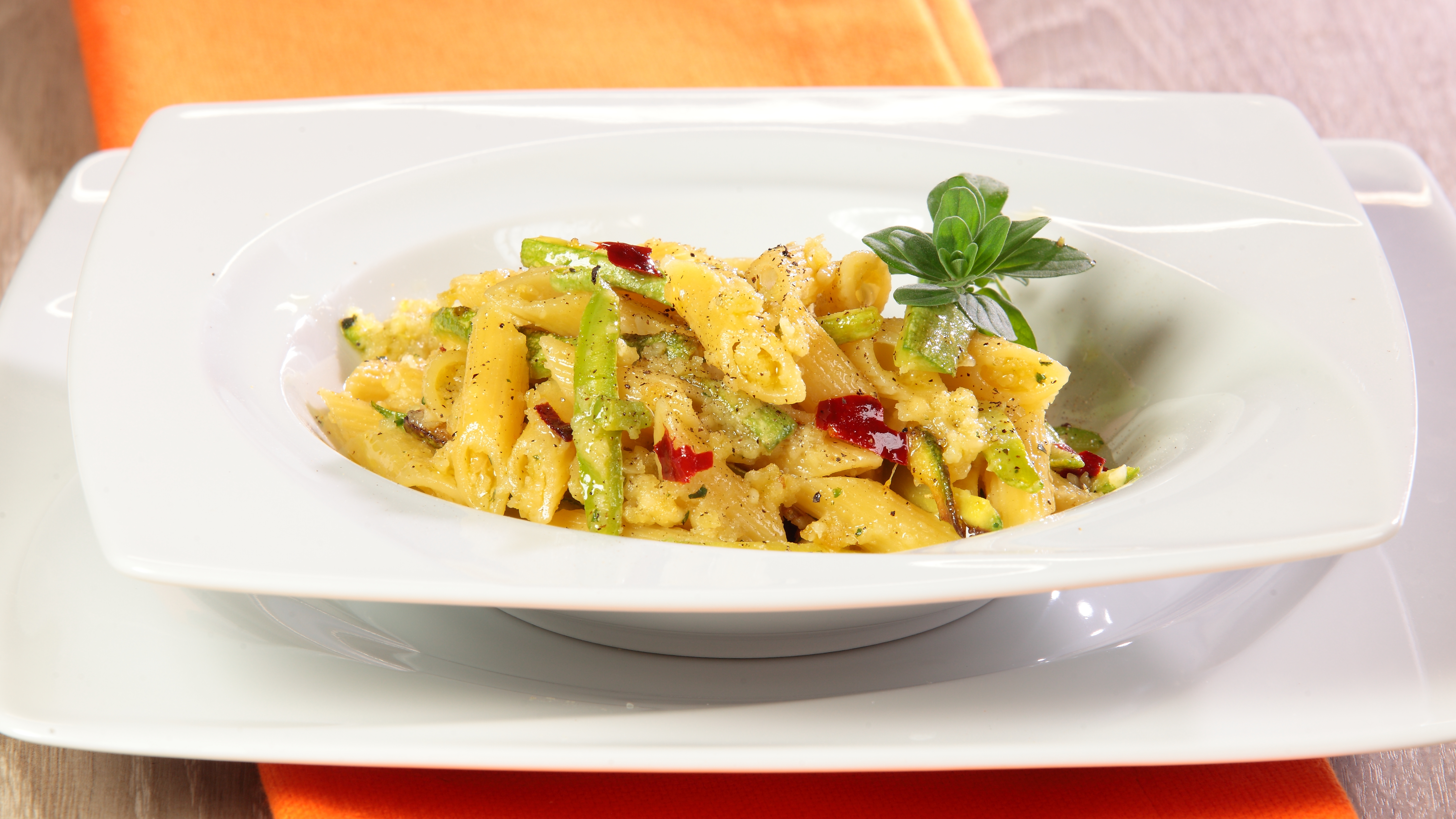 pesto con zucchine e mandorle