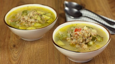 Zuppa di zucchine porri e farro