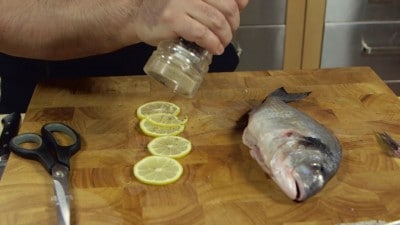 Orata al sale ricetta semplice | Cookaround