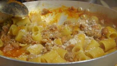 Ricetta Mezze maniche con salsiccia e fagioli | Cookaround