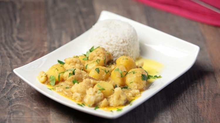 Curry di patate e cavolfiore al cocco