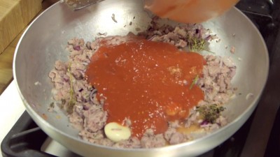 Fileja al ragù di salsiccia: ricetta regionale | Cookaround