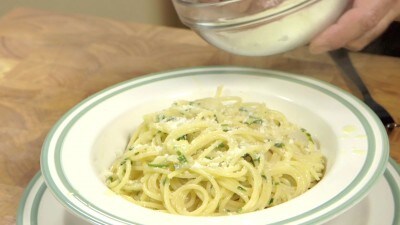 Spaghetti aglio e olio alla napoletana | Cookaround