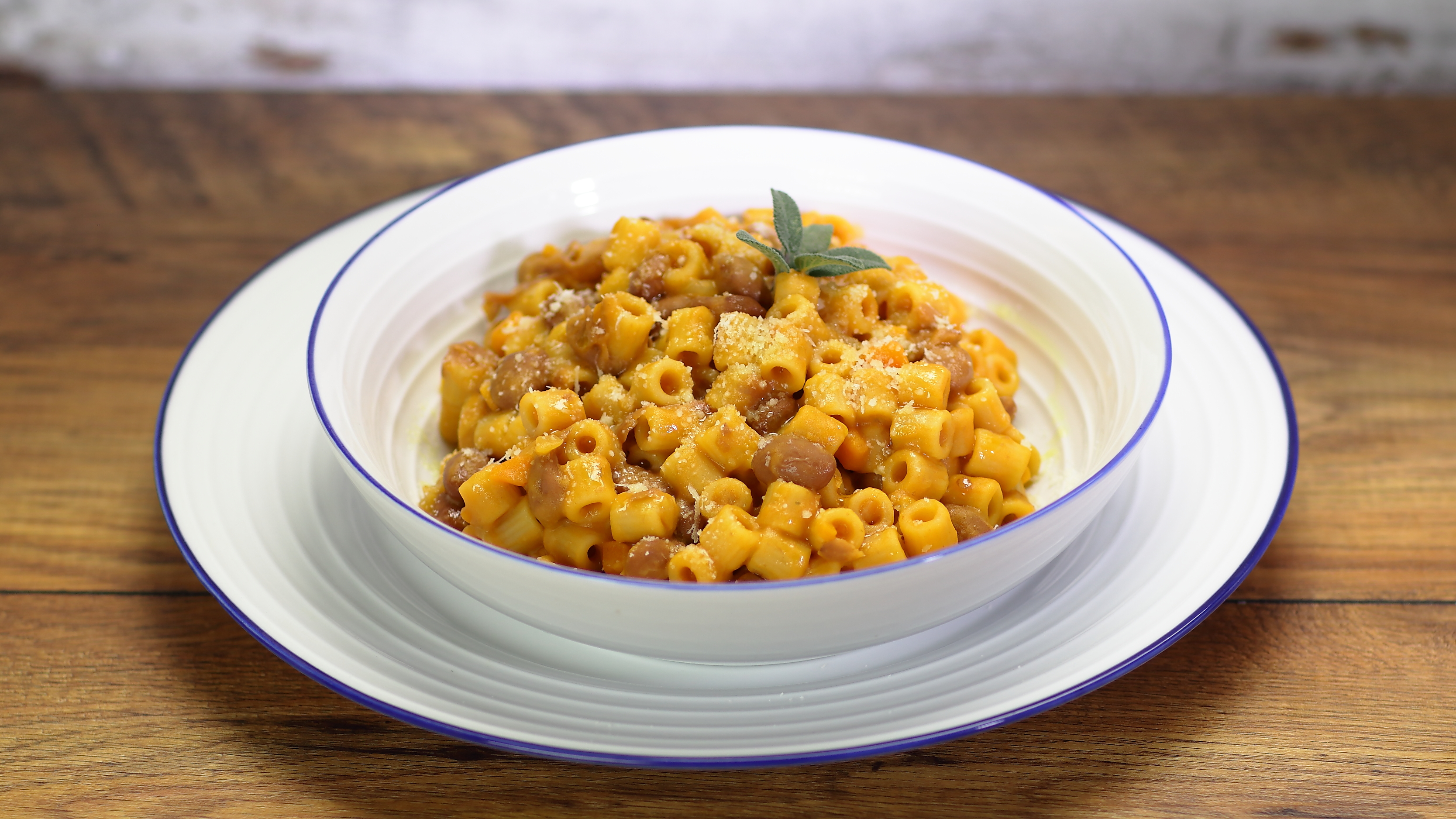 Pasta e fagioli alla napoletana, ricetta della tradizione contadina