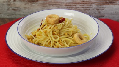 Spaghetti aglio, olio e taralli