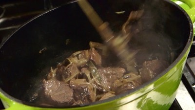 Cinghiale con le olive: ricetta facilissima | Cookaround