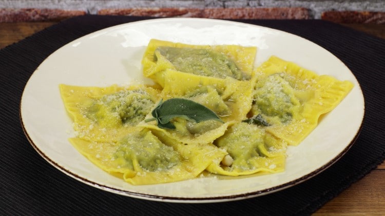 Tortelli con erbette di campo e patate