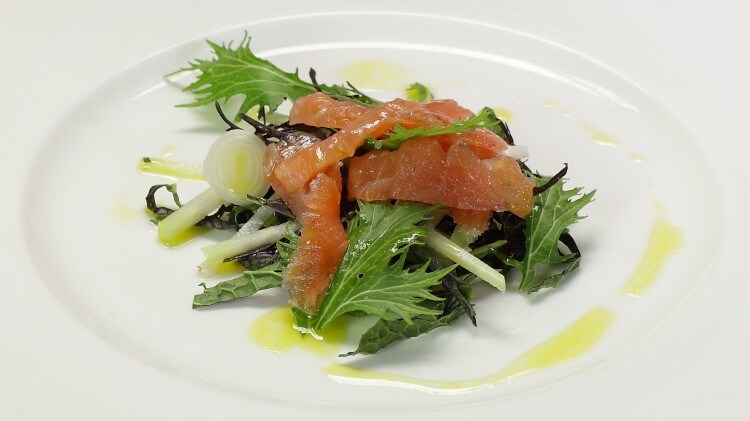 Trota salmonata sotto sale