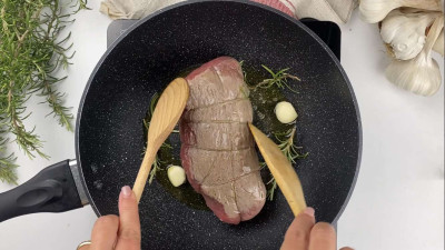 Roast beef di manzo morbido e succoso: ricetta facile | Cookaround