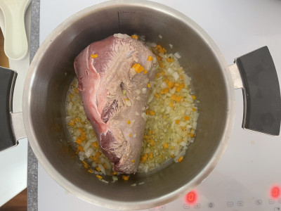 Roast Beef di Manzo in Pentola: Ricetta Facile e Saporita | Cookaround