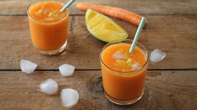 Smoothie detox al mango e carote