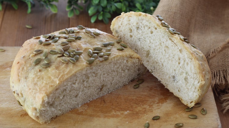 Pane fatto in casa ai semi di zucca