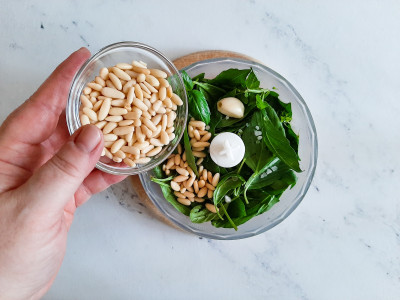 Pasta fredda con pesto genovese pomodorini e mozzarella | Cookaround