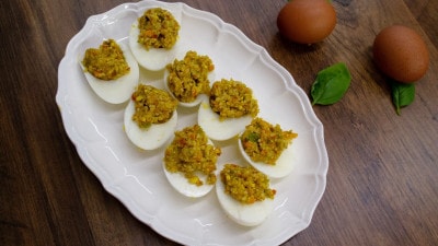 Uova ripiene di cous cous e verdure