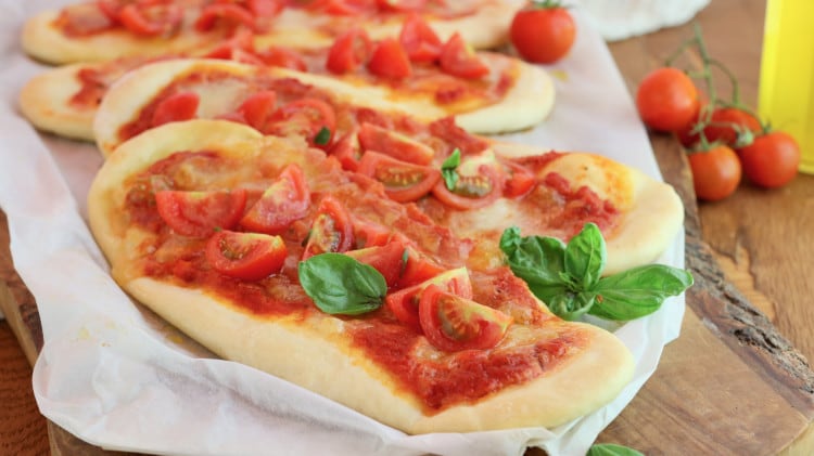 Sfilatini di pizza con pomodorini