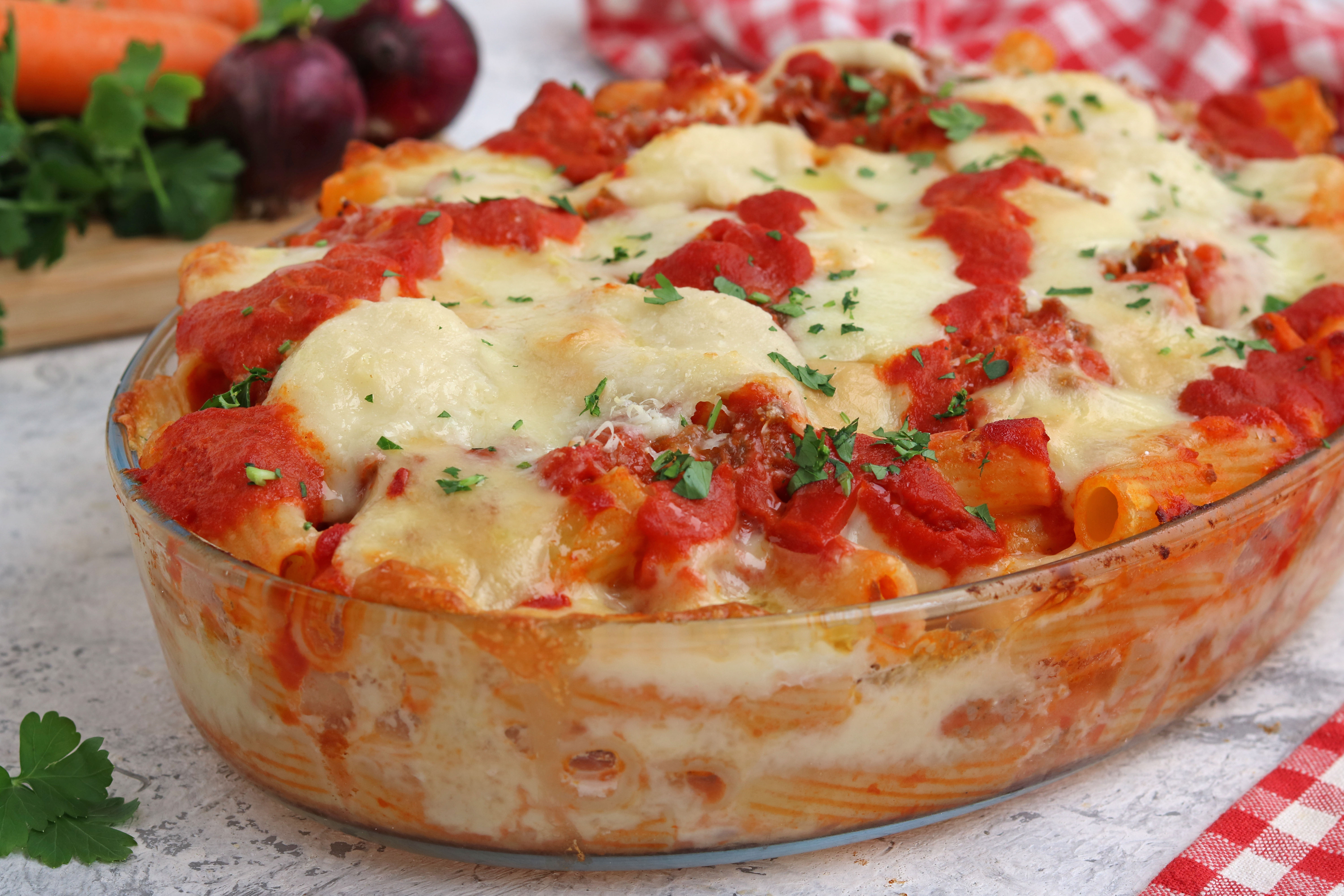 pasta al forno con besciamella e mozzarella