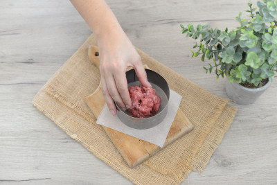 gli hamburger fatti in casa , ricetta semplice e veloce